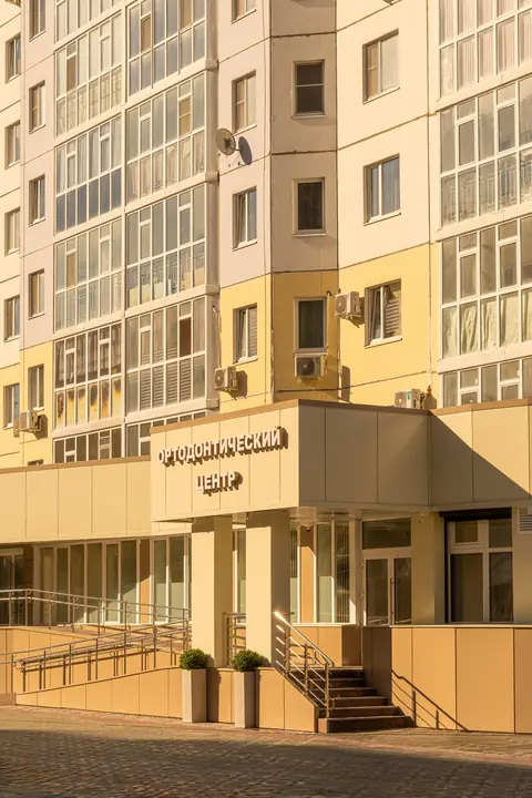 Фасад ортодонтического центра «Маэстро Ortho» — фото 01